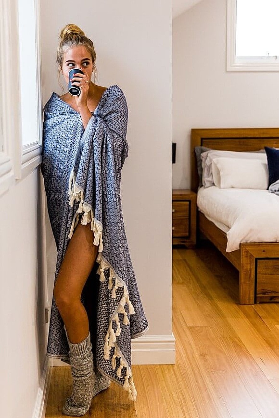 Turkish Towels Sammimis | Barcelona Throw: Navy/Natural